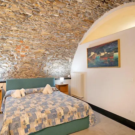 Dipinti, Borgo Dei Pescatori * Cervo